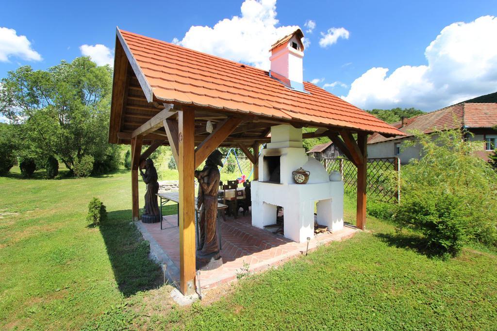 Toldi Vendeghaz Hotel Felsotold Exterior photo